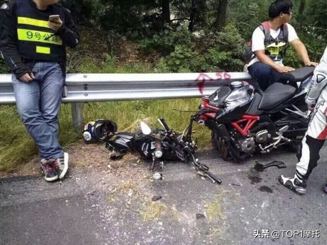 十年了一个能打的都没有？贝纳利黄龙600新款实拍+竞争力解析