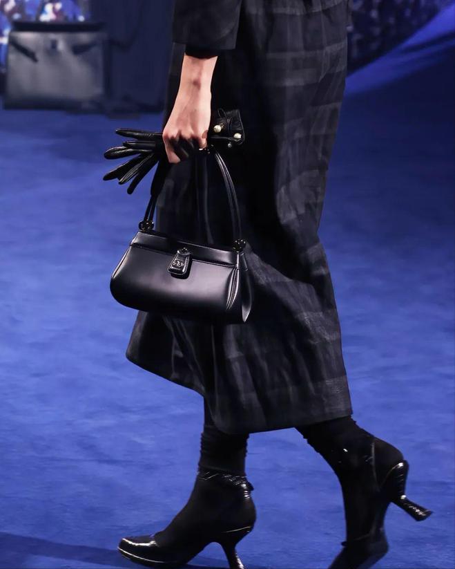 包包百搭老钱风,最近流行的10款包包