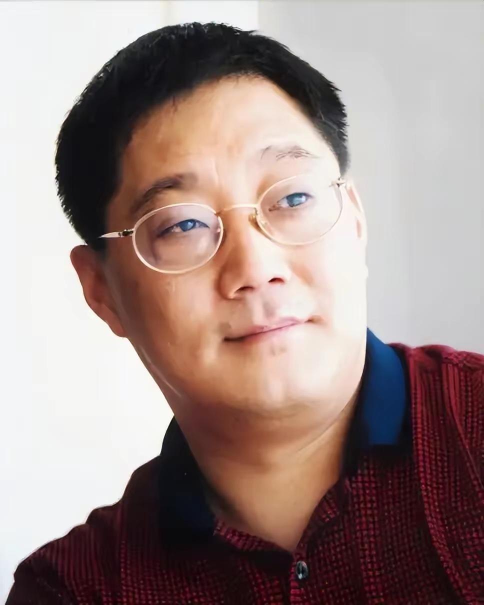 她曾是大明星，丈夫诈骗5700万，她替夫还债9年，卖房救夫