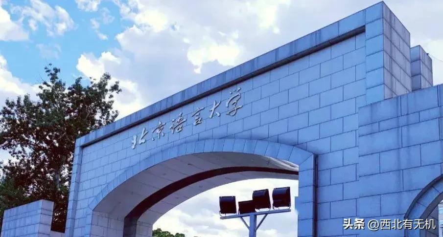 湖南偷拍老师施暴被辞退,大学老师偷拍瑜伽被开除