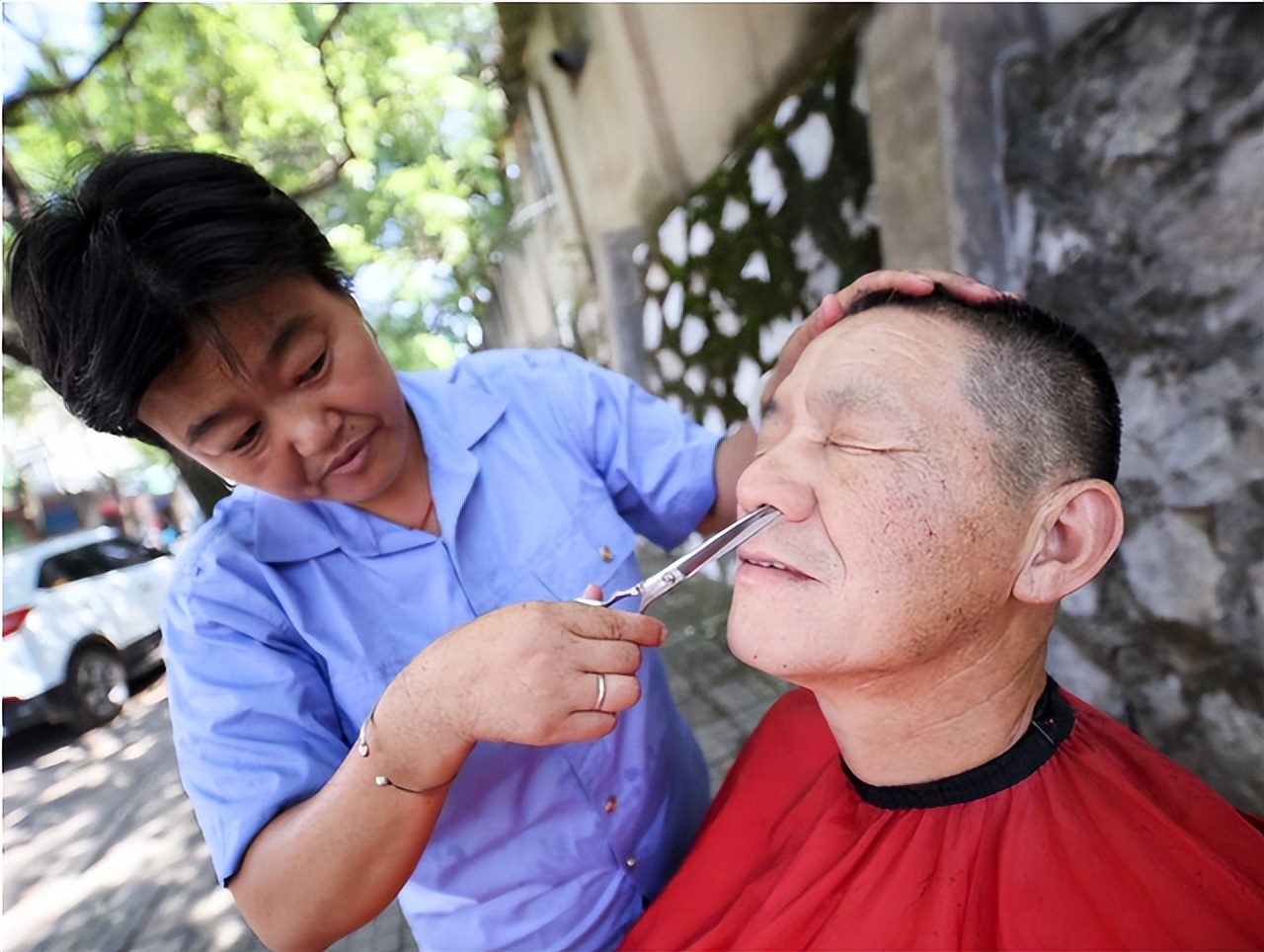 鼻毛往外窜的男生是怎么回事,对鼻毛长的男人有什么忌讳