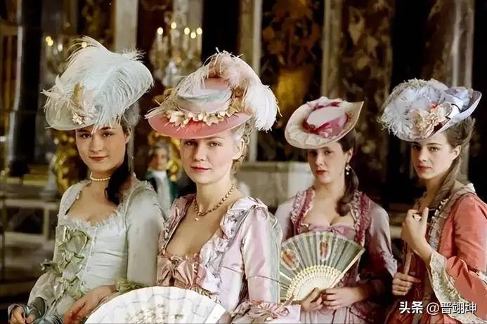 伊丽莎白一世：25岁当女王，为美貌戴假发抹铅粉，有时7天不卸妆