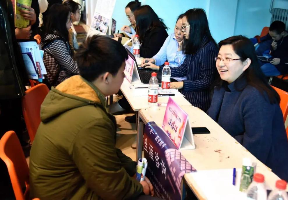 钁ｆ槑鐝犻噰璁胯皥璺虫Ы鍛樺伐鍑哄,钁ｆ槑鐝犳嫆缁濆崈涓囧勾钖殑鐞嗙敱