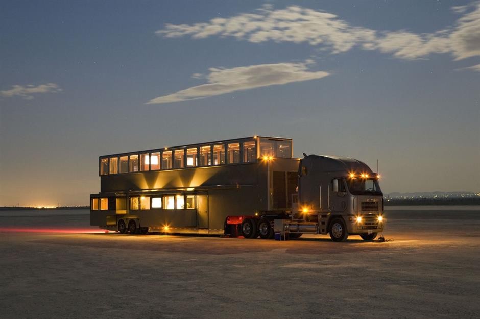 双层超豪华顶级房车旅行生活,最豪华房车和最简陋房车