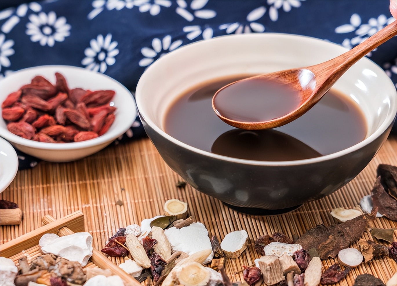 胃下垂30个土方子,中医如何辨证胃下垂