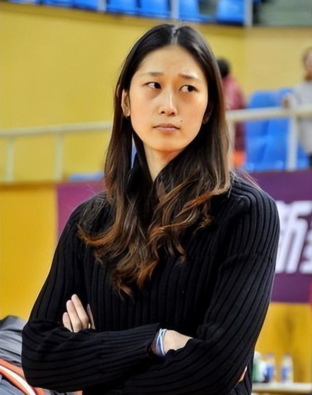 中国女篮王思雨照片好看一点的,徐杰和张茹王思雨身高啥关系