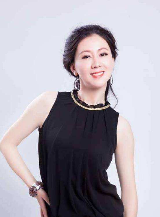 人体模特汤加丽：与丈夫离婚，遭父亲嫌弃，46岁再给父母添心病