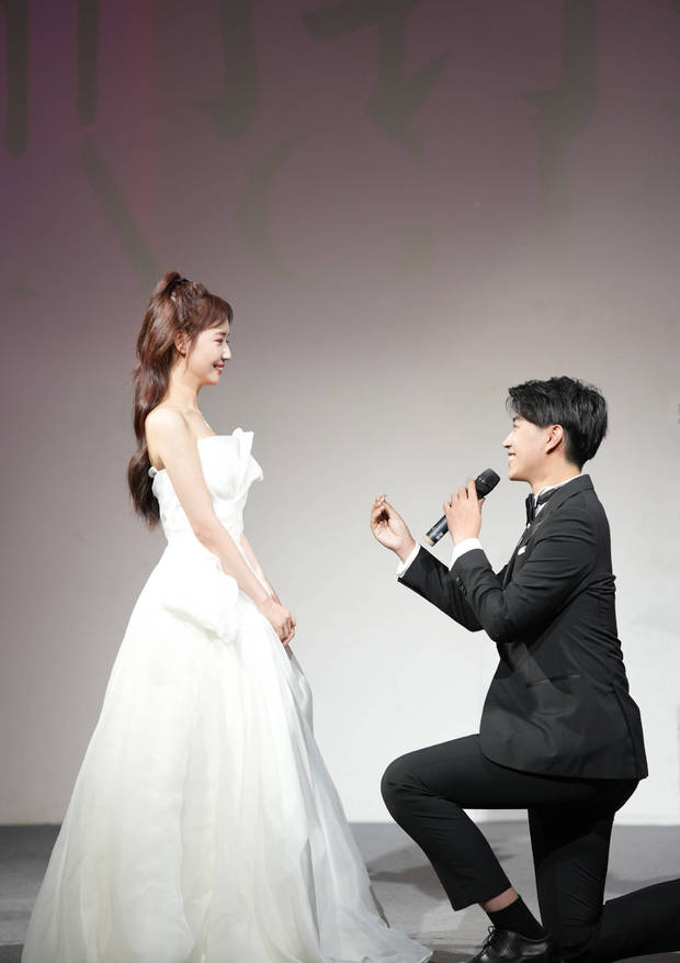 秦牛正威公开恋情后首现身,秦牛正威孔语浩官宣订婚什么时候