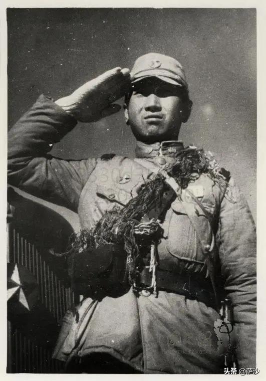 为什么抗日时期国军服装分了颜色,为什么汉奸军服是军阀服装