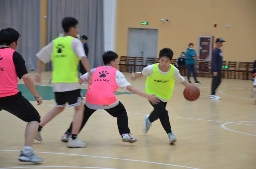 “篮”不住的风采“足”够精彩