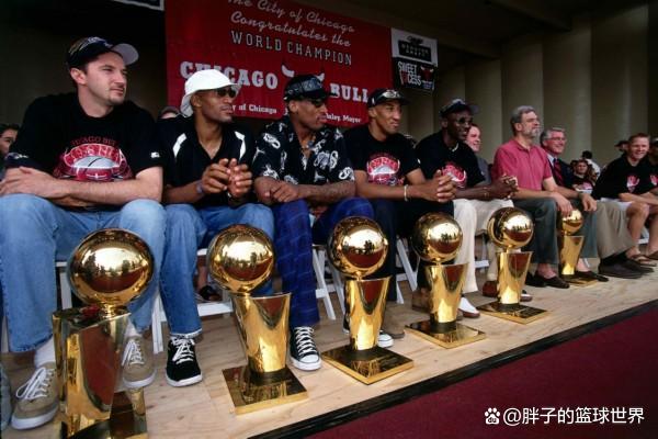 联盟永久退役的球衣都有谁,各球队退役球衣名单