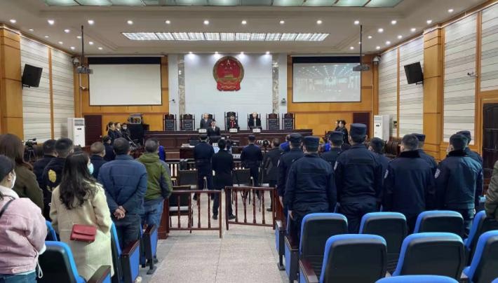 海滩撸铁,在海滩中撸铁棒赚钱