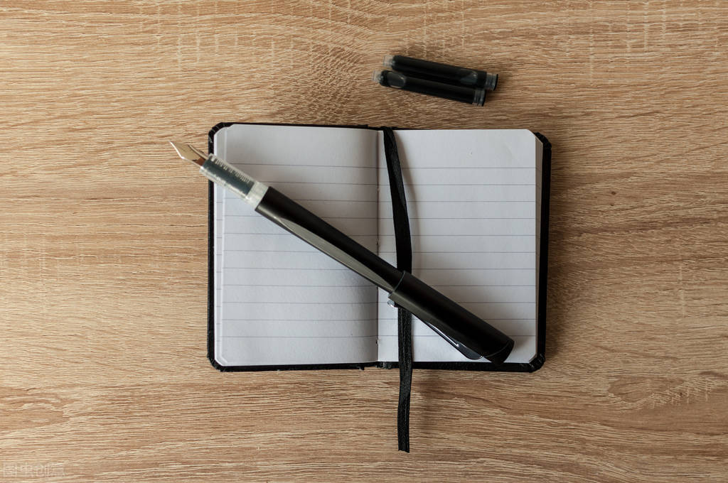 女生必备的几种款式包包,有什么方法增加包包的时尚感