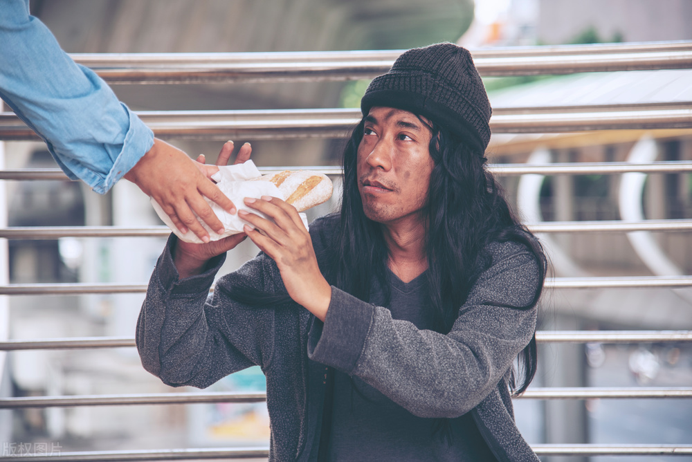 微信给别人借钱别人不还怎么办,当遇到借钱不还的人该怎么办