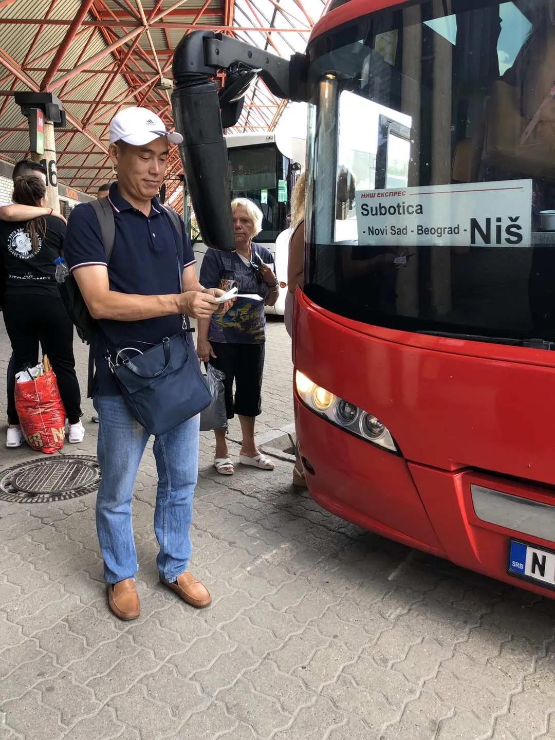 国外旅游如何提前预订住宿,独自国外旅行怎么找住宿