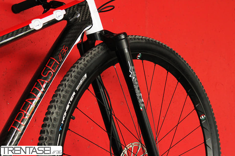 2024款碳纤维山地车推荐,最轻29寸碳纤维山地车