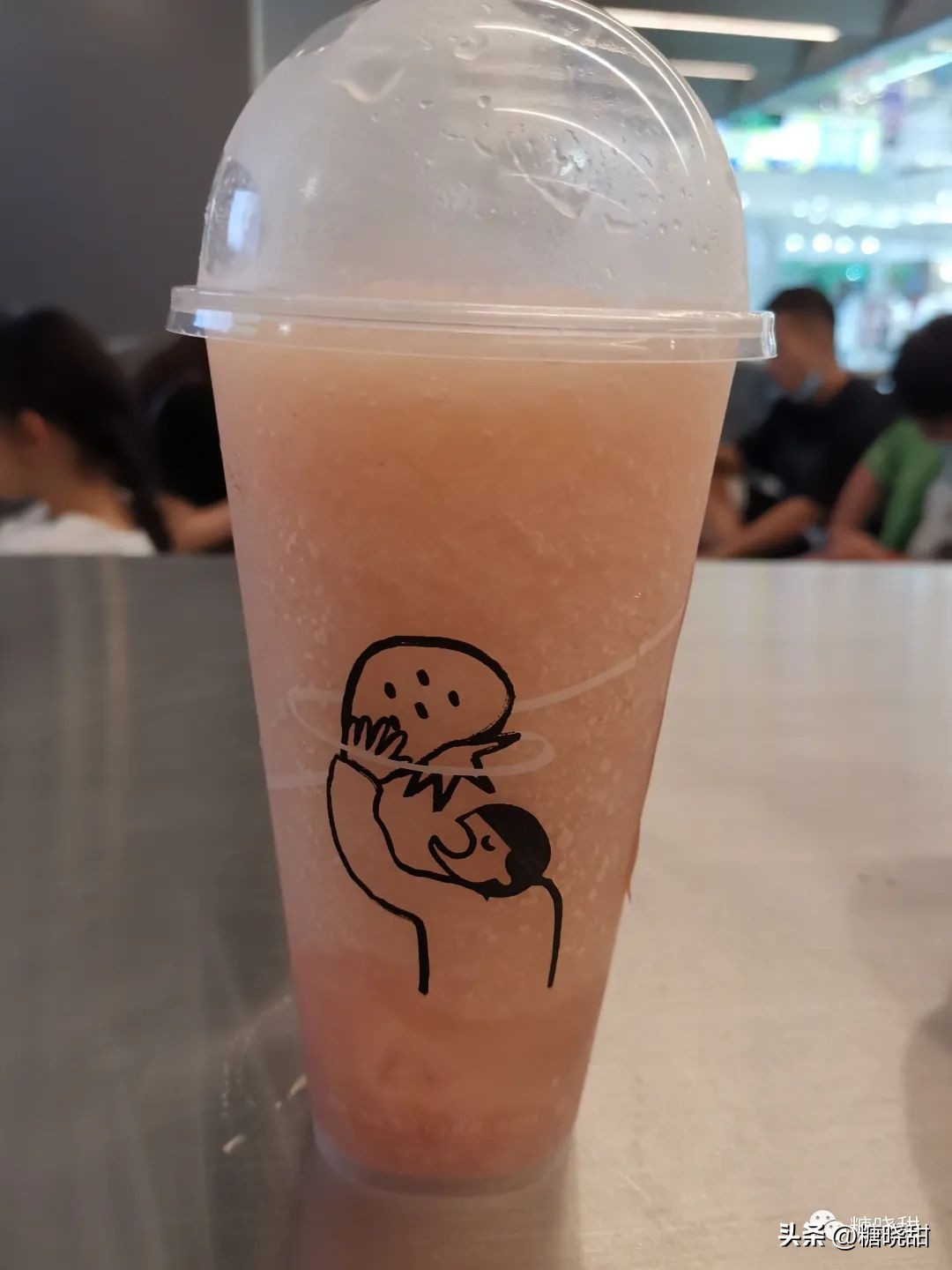 喝了十个品牌，三十款奶茶，终于找到了夏天的“解药”