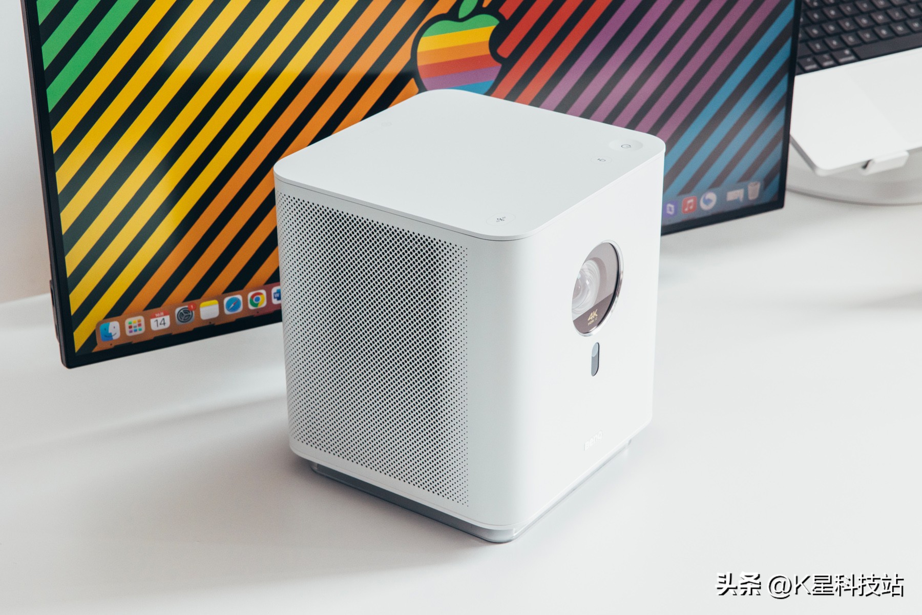 我的桌面我做主，一套平淡无奇白色系生产力+重度娱乐桌面分享