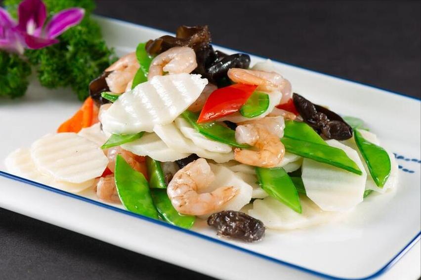 少吃花生多吃碱性菜头发乌黑,50岁后少吃花生多吃三种碱性菜