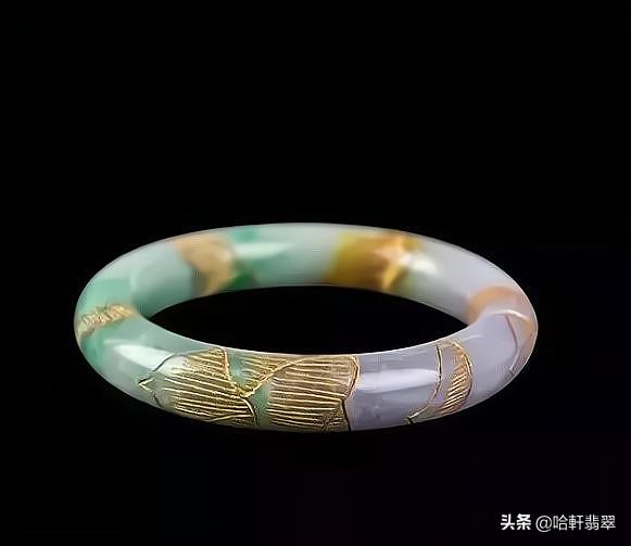 彩虹翡翠欣赏,清代末期糯冰种翡翠手镯