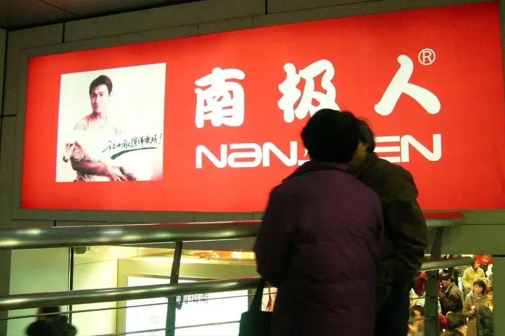 什么牌子衣服假货比较多,8大品牌服装假货