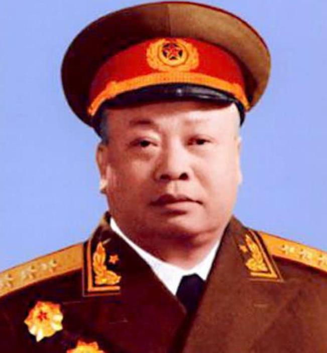 55年毛主席审阅元帅名单时，看到贺龙名字调侃道：他可是个好配角