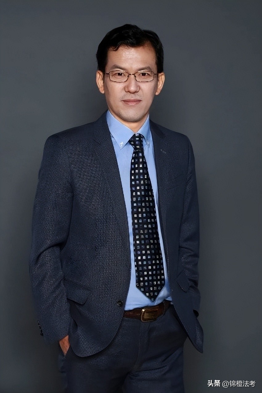 法考民法钟秀勇和张翔哪个好,民法是听张翔的还是钟秀勇的