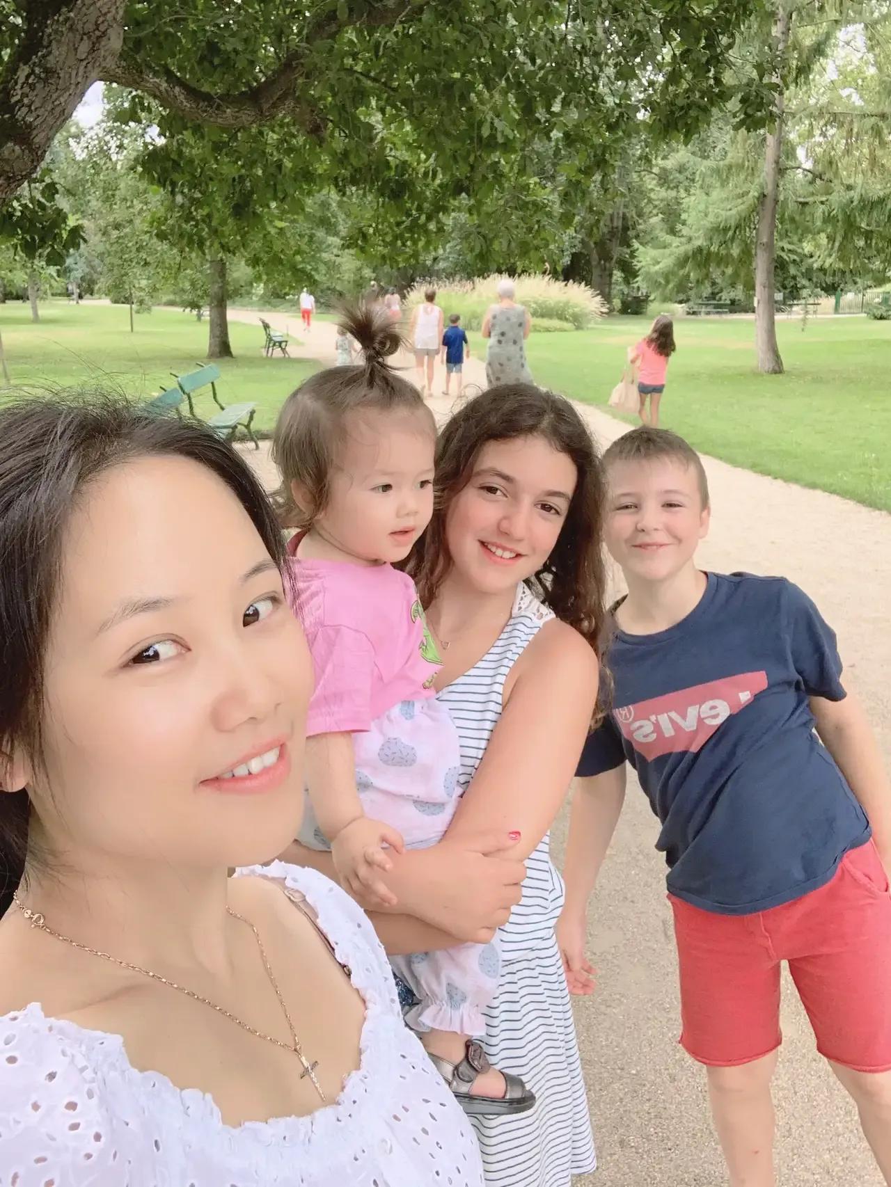 80后*疆新**美女闪婚法国老公，生下一个混血儿，第一次见面就要娶她