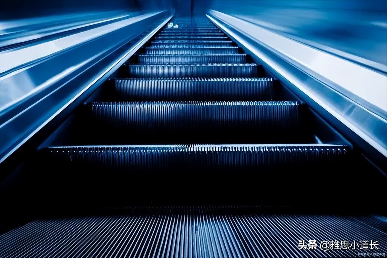 按电梯为什么要按上一层,按电梯是什么梗