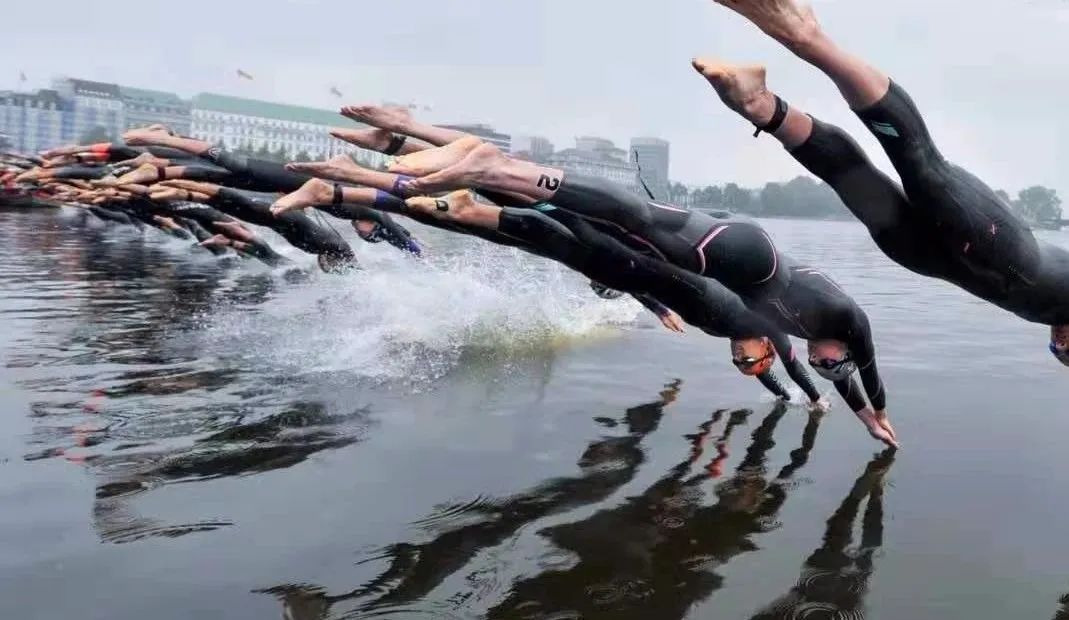 游泳抽筋的正确姿势视频,户外游泳为什么容易抽筋