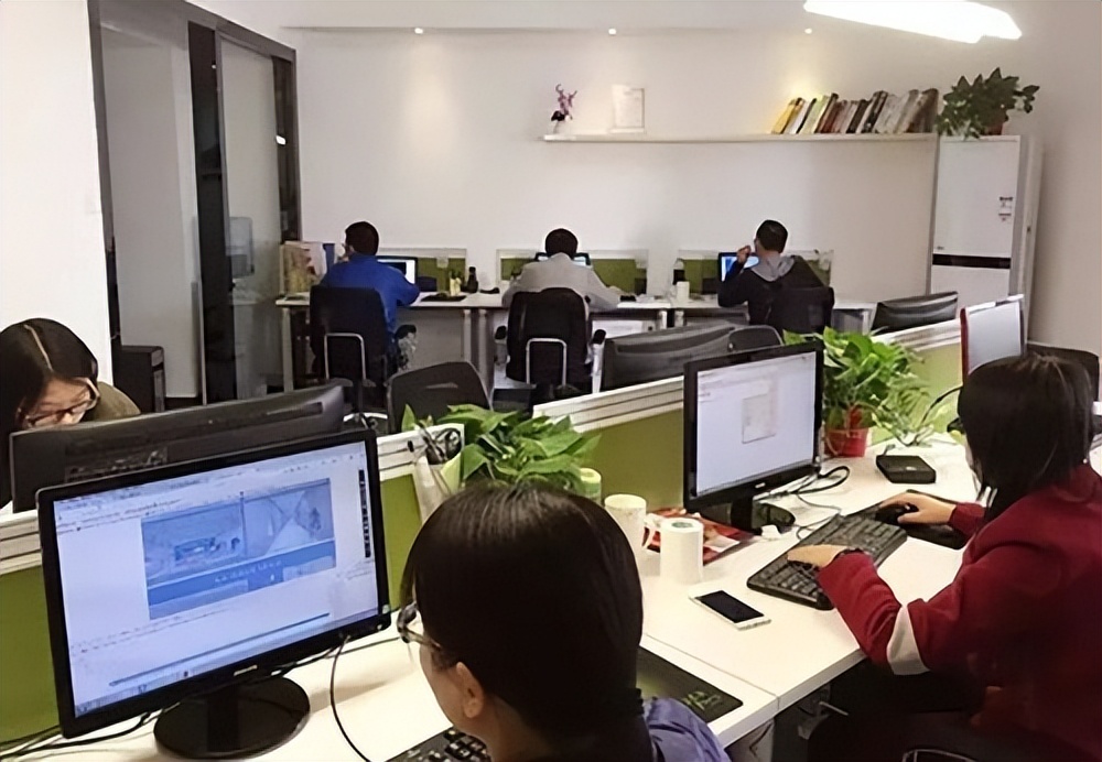 中专哪个专业适合男生,中专学校男生学什么专业比较好