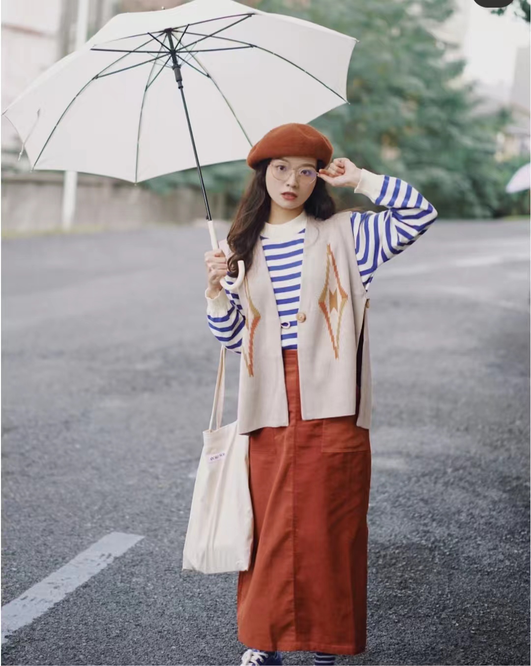 法式蝴蝶结上衣红色,红色搭配深杏色好看吗