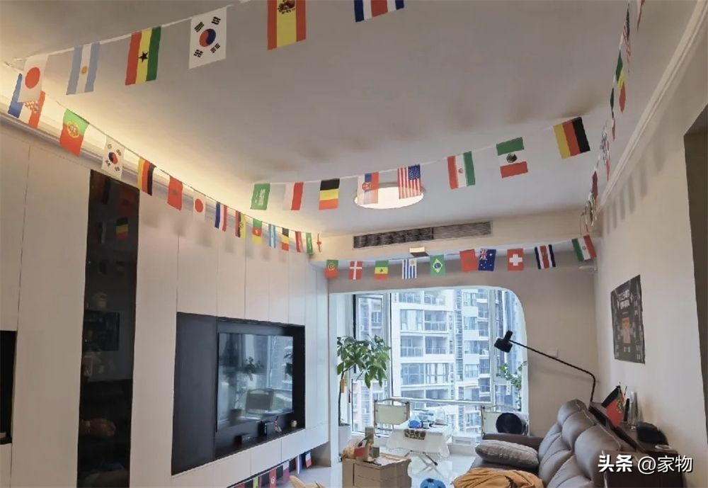 布置豪华客厅看世界杯,足球球迷怎么装饰自己的房间