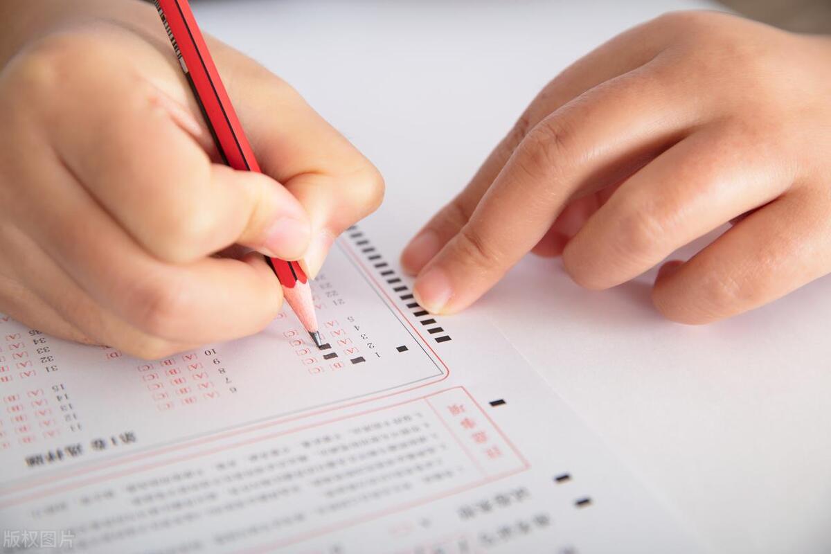 曾经的同学最后都变成陌路人,曾经的好同学如今成了陌生人