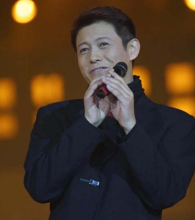 程前：与前妻离婚27年，娶小娇妻51岁当爹，如今前妻生活怎么样了