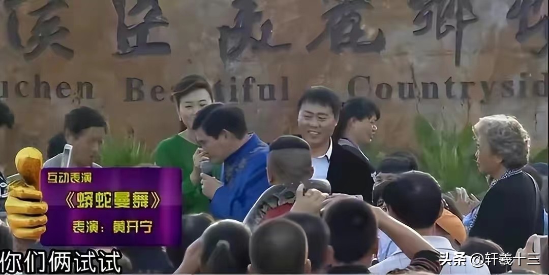 2001年，“报恩”蟒蛇缠住行窃的小偷，主人对蛇喊到阿财你回来了