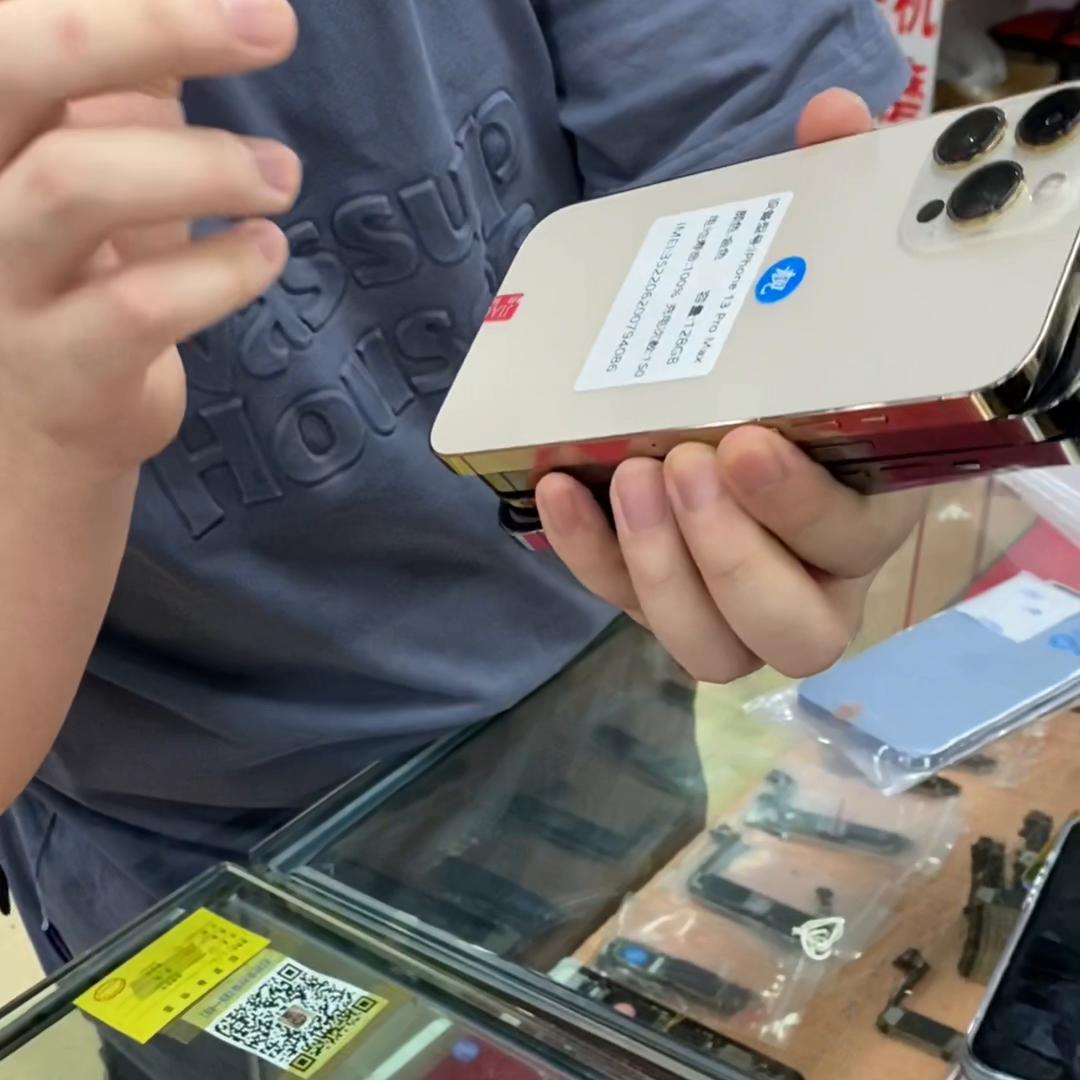 在华强北帮粉丝挑苹果11,在华强北帮粉丝买iphone13