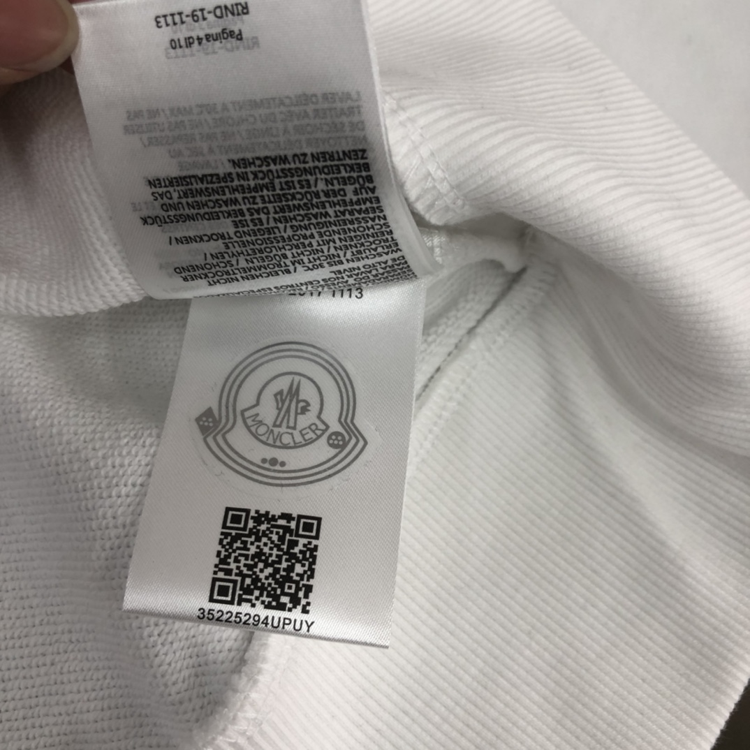 厦门翔安区moncler蒙口卫衣搭配,Moncler套头连帽卫衣