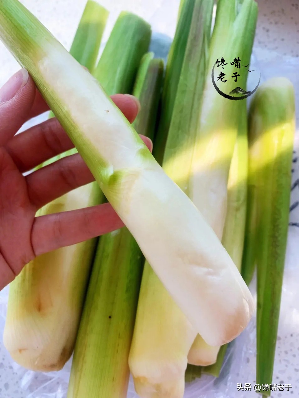 买茭白时，“圆的和扁的”哪个好？牢记3买3不买，谁也别想忽悠你