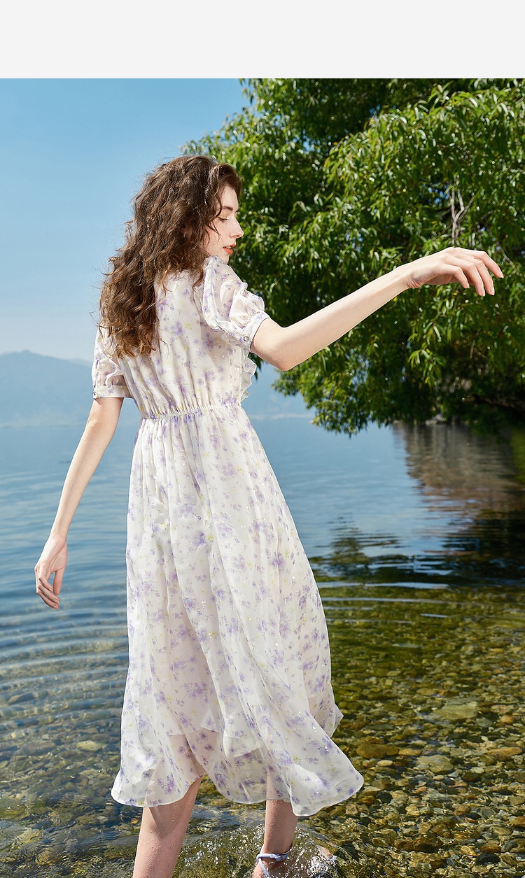 夏天短裤面料雪纺好还是牛仔好,雪纺的面料夏天穿着非常的舒适