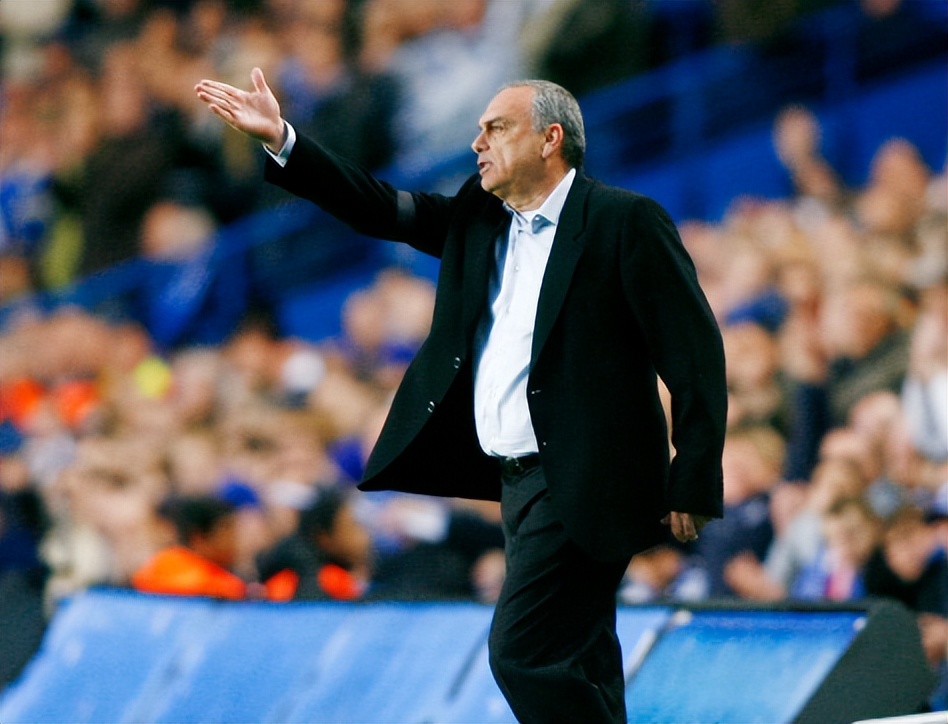 有哪些球队在决赛前解雇主教练,蓝军切尔西的主教练