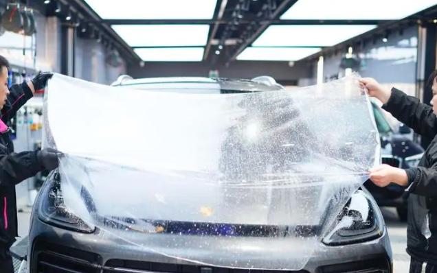 车窗膜刚贴完小水泡会自己消失吗,挡风玻璃膜刚贴完有小水泡正常吗