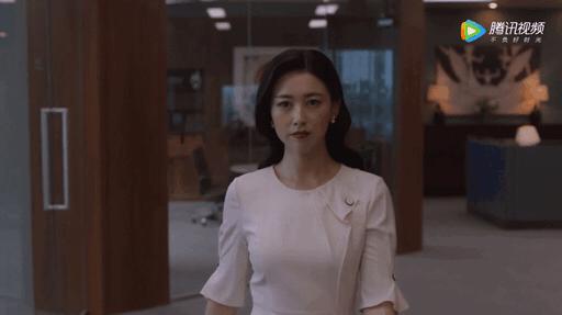 除了嫁人，她的每一步都踩准“名媛天花板”