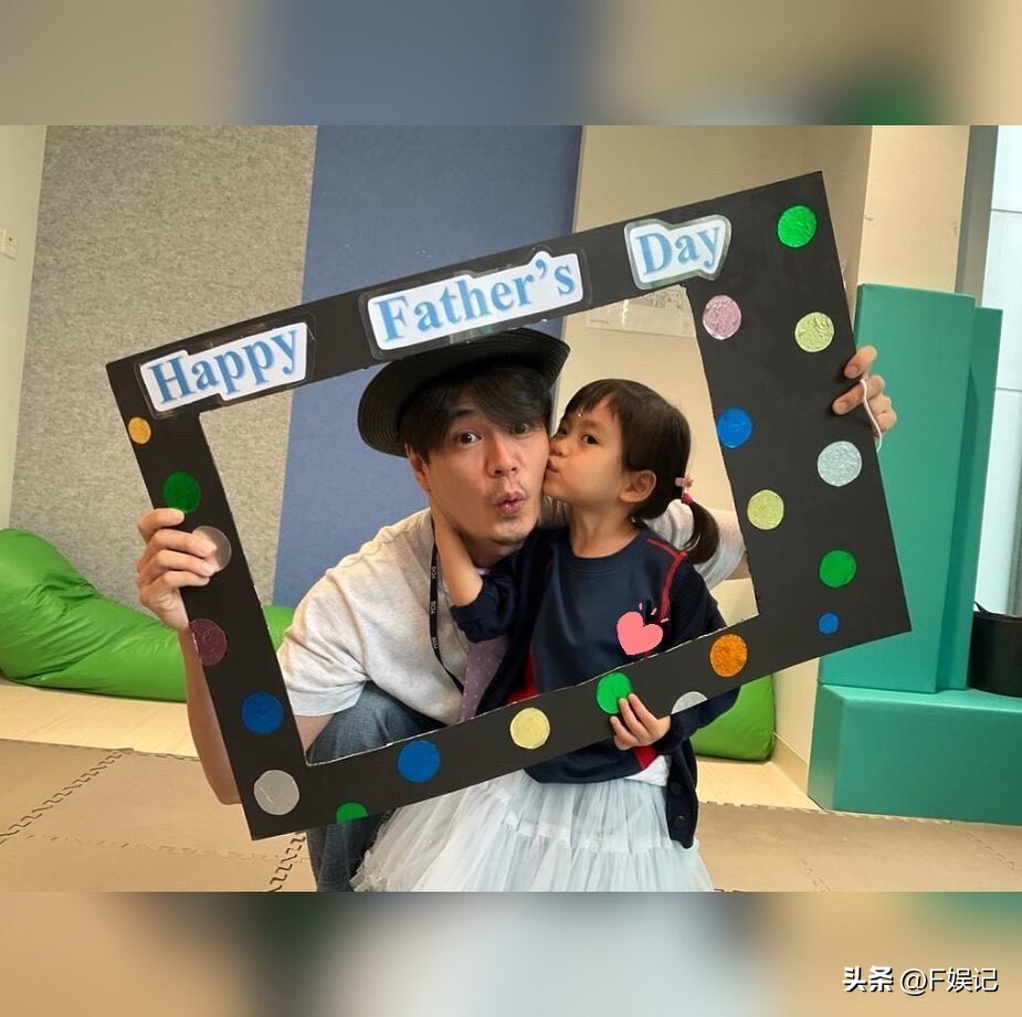 杨怡罗仲谦一家四口温馨出游,杨怡罗仲谦夫妇一同庆生