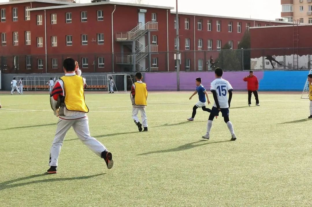 绿茵足球点亮梦想,绿茵点燃梦想