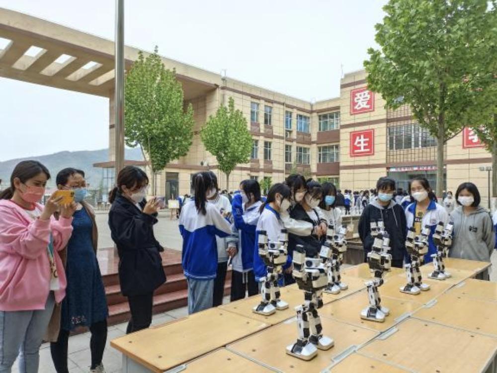 校园变身“科技王国”，激活师生的科技DNA