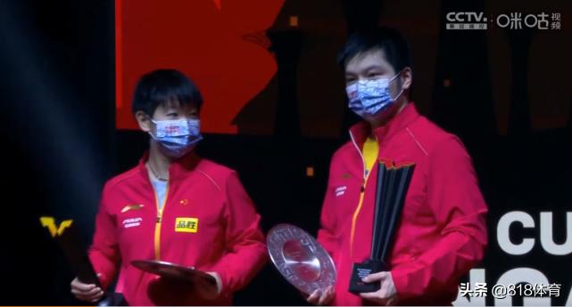 王楚钦樊振东憨憨视频,樊振东孙颖莎颁奖礼合照