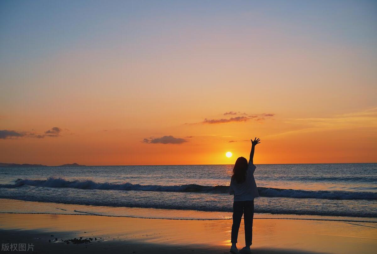 要知道没钱时的卑微和无助,没钱的日子要学会沉默