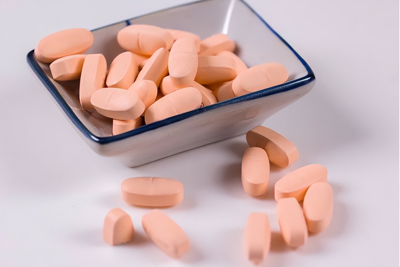 45岁每天吃一颗叶酸有什么好处,47岁每天吃一颗叶酸对身体有害吗