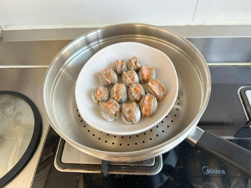 什么材质的锅不粘锅又耐用,刚买回来的锅好用又不粘锅无烟